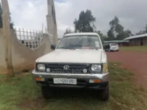 Toyota Hilux 1996 White