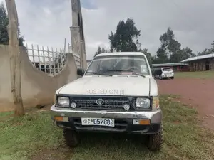 Toyota Hilux 1996 White