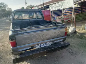 Toyota Hilux 1992 Brown