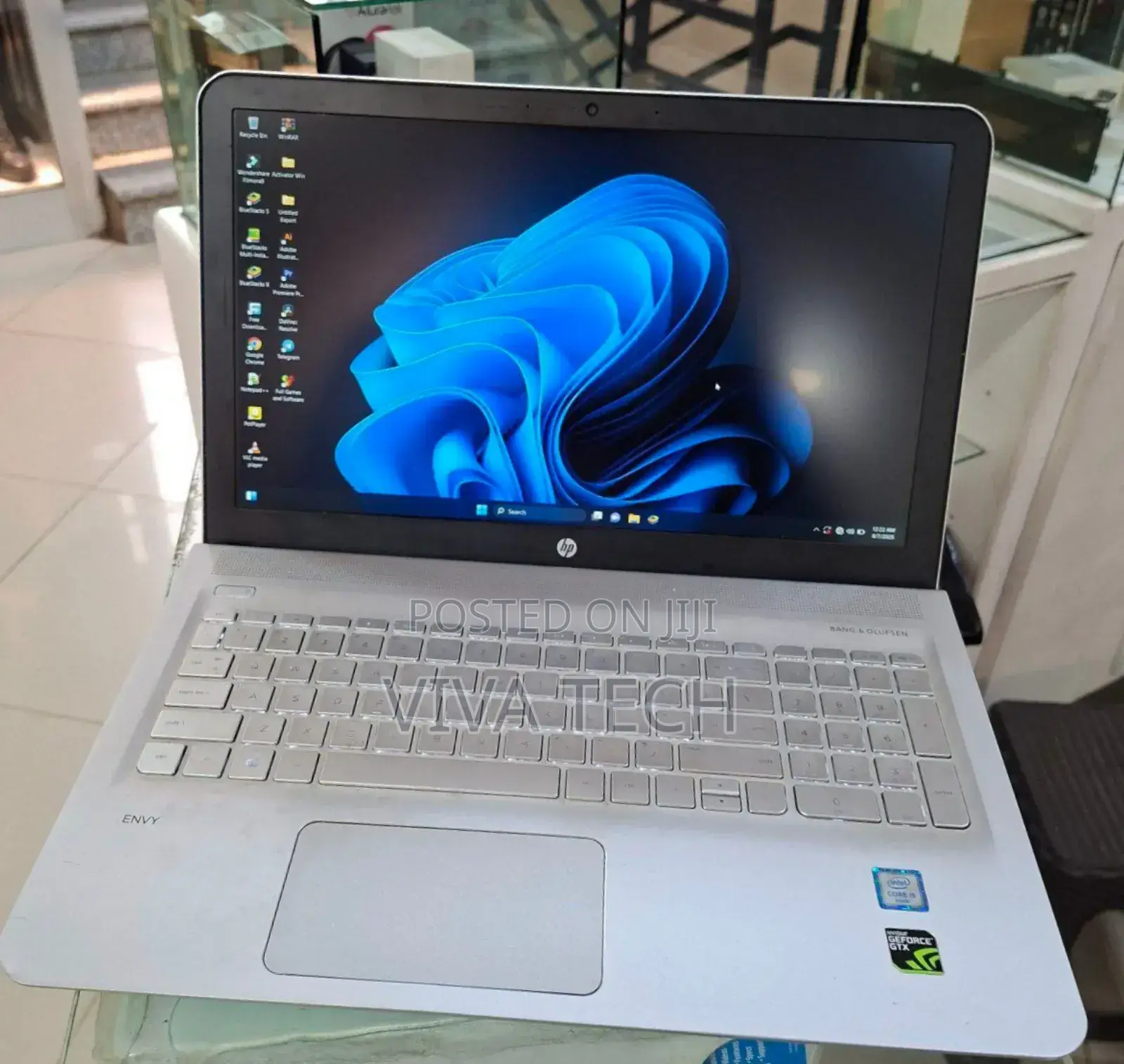 New Laptop HP Envy 6 8GB Intel Core I5 SSD 1T