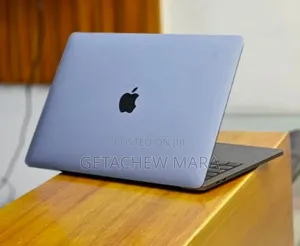 New Laptop Apple MacBook Pro 2019 16GB Intel Core I7 SSD 256GB