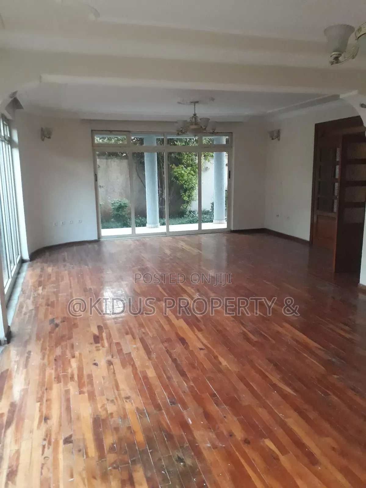6bdrm Townhouse / Terrace in Germane Square, Nifas Silk-Lafto for rent