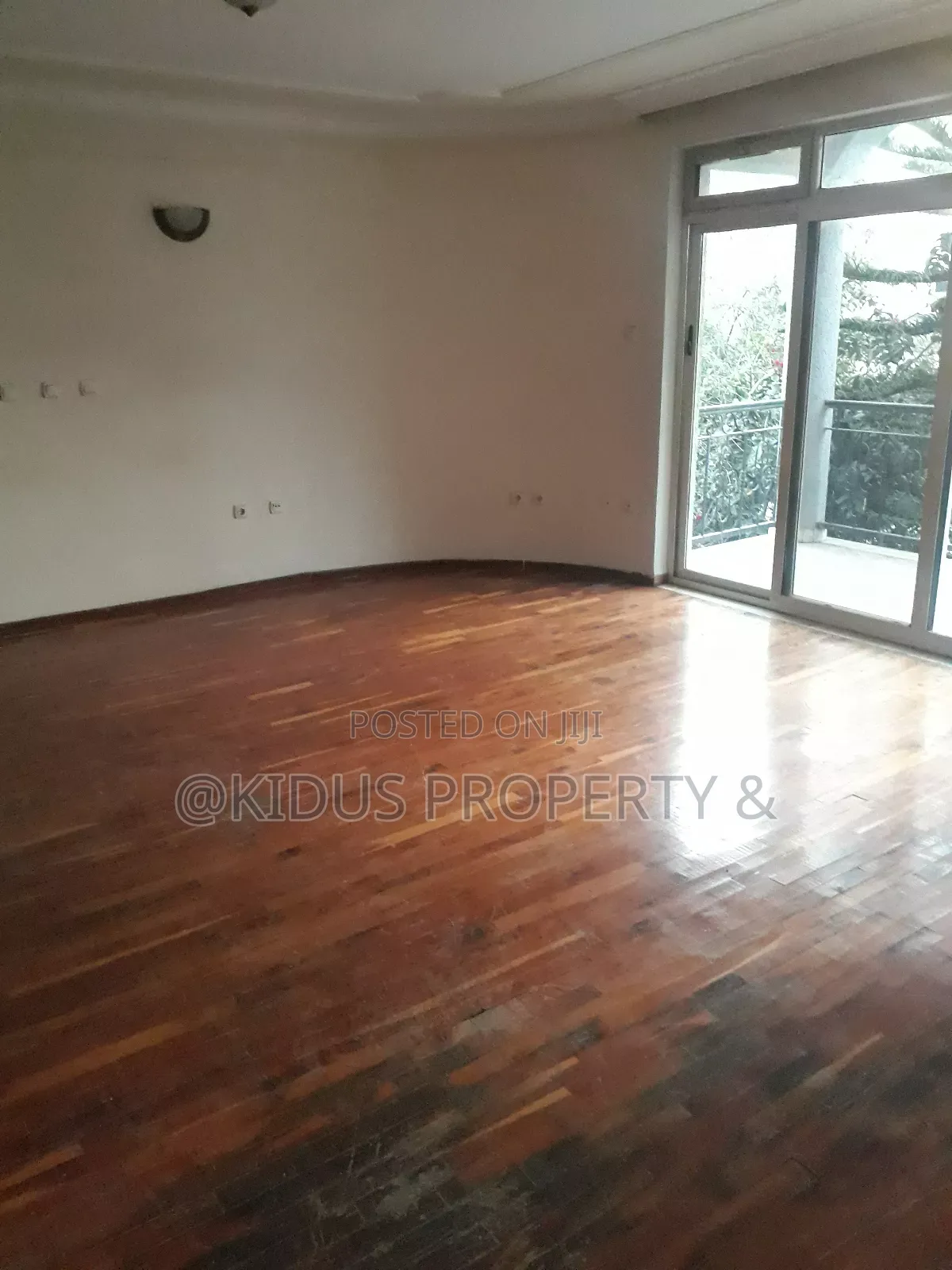 6bdrm Townhouse / Terrace in Germane Square, Nifas Silk-Lafto for rent