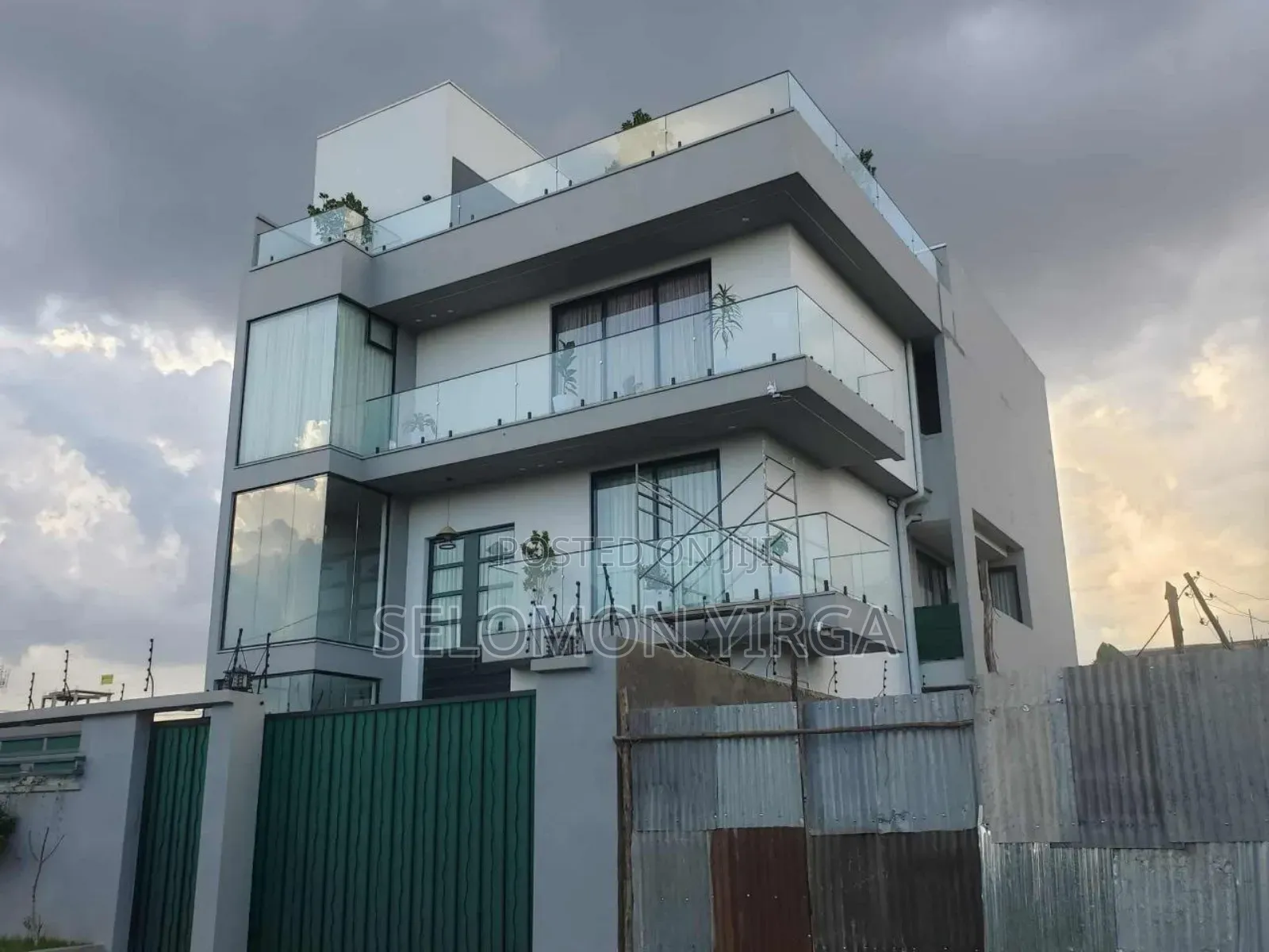 7bdrm Farm House in Adis Ababa, Bole for sale