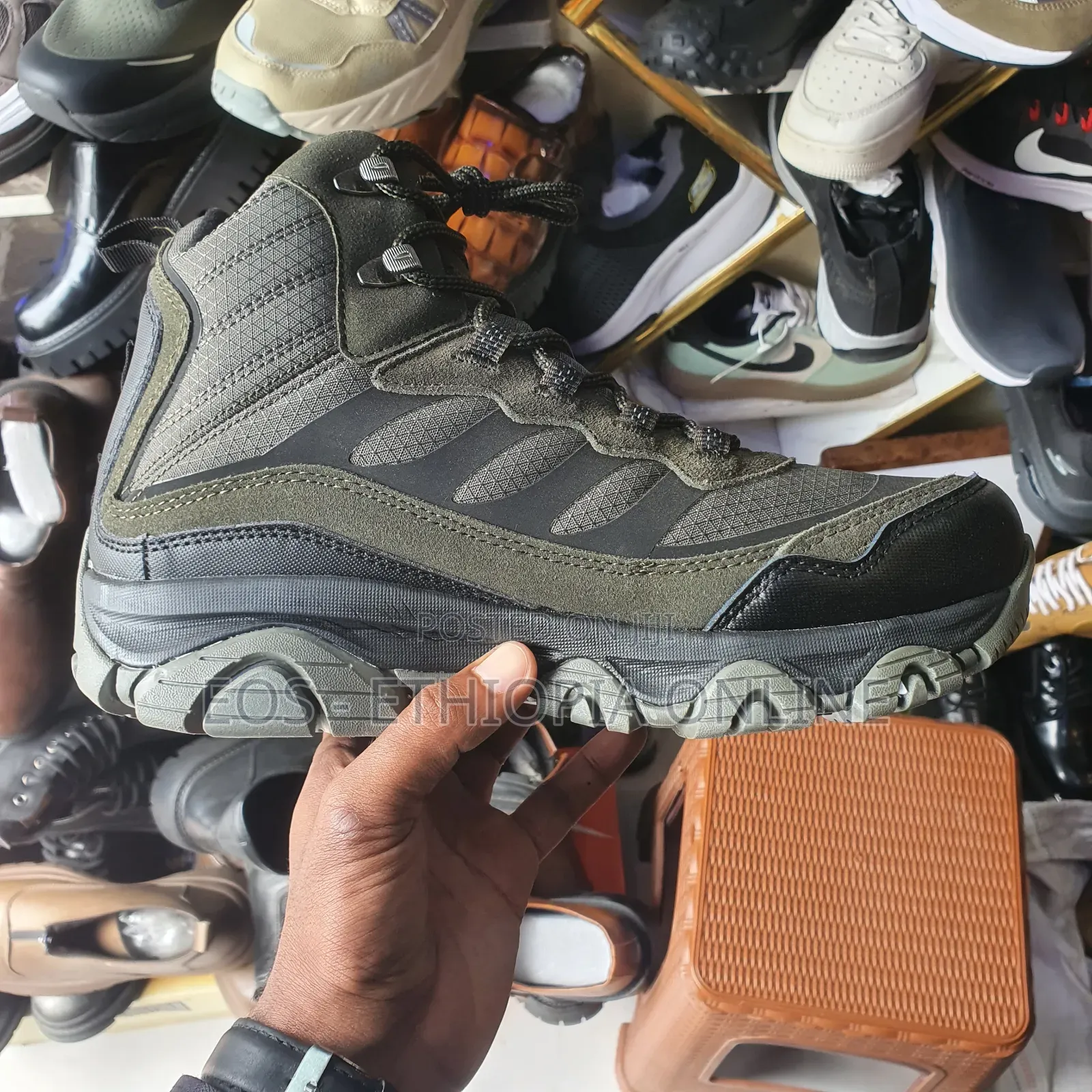 Columbia Original Mid-top Hiking Shoes [On Hand]