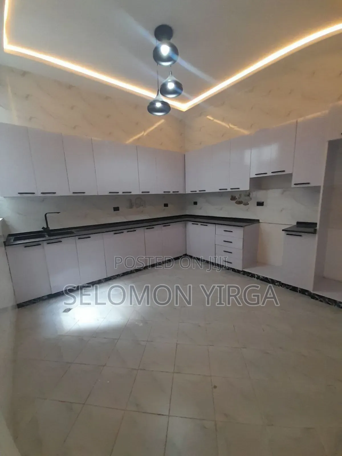 10bdrm Farm House in Adis Ababa, Bole for sale