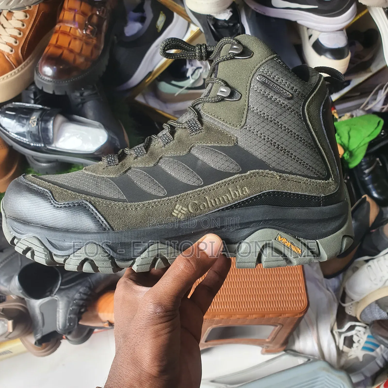 Columbia Original Mid-top Hiking Shoes [On Hand]