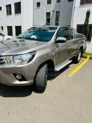Photo - Toyota Hilux 2020