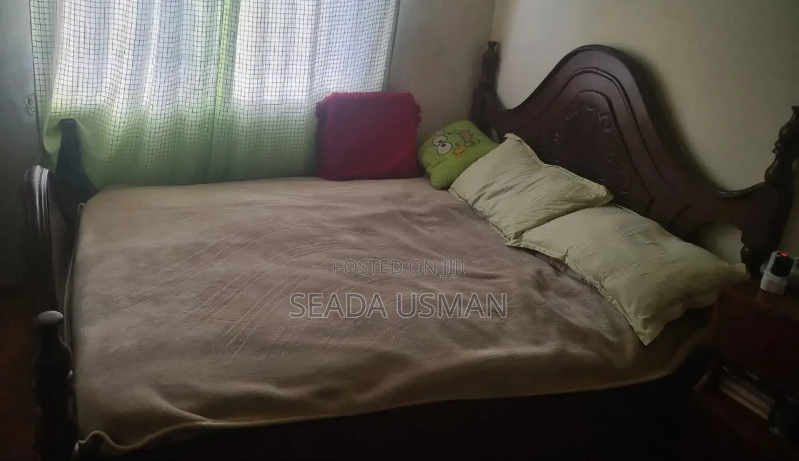 አስቸካይ የሚሸጥ አልጋ ቁምሳጥን ጨምሮ