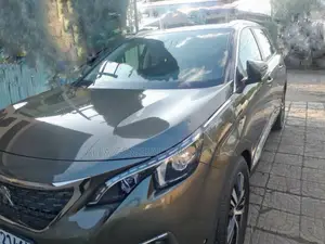 Peugeot 5008 2021 Gray