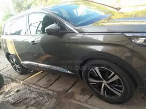 Peugeot 5008 2021 Gray