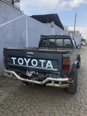 Toyota Hilux 1992 Green