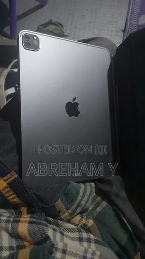 Photo - Apple iPad Pro 11 (2022) 256 GB Silver