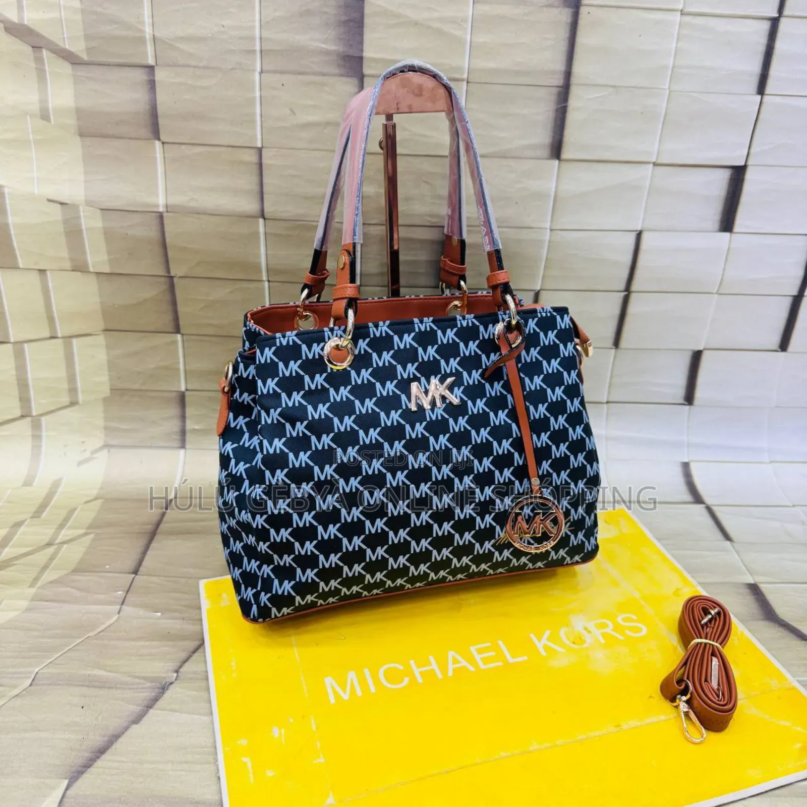 Michael Kors Lady Sling Bag