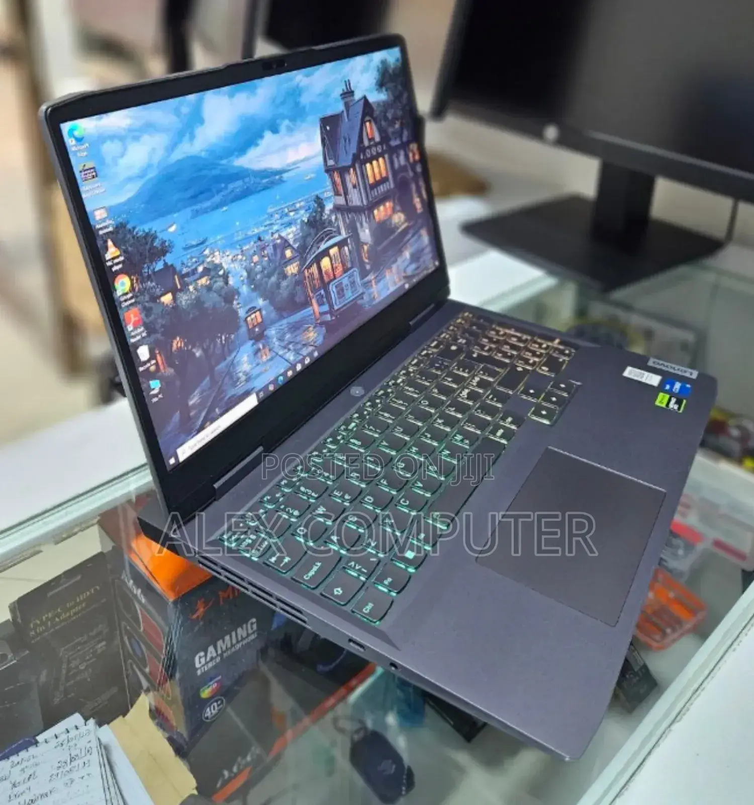 New Laptop Lenovo LOQ 15IRH8 16GB Intel Core I5 SSD 512GB