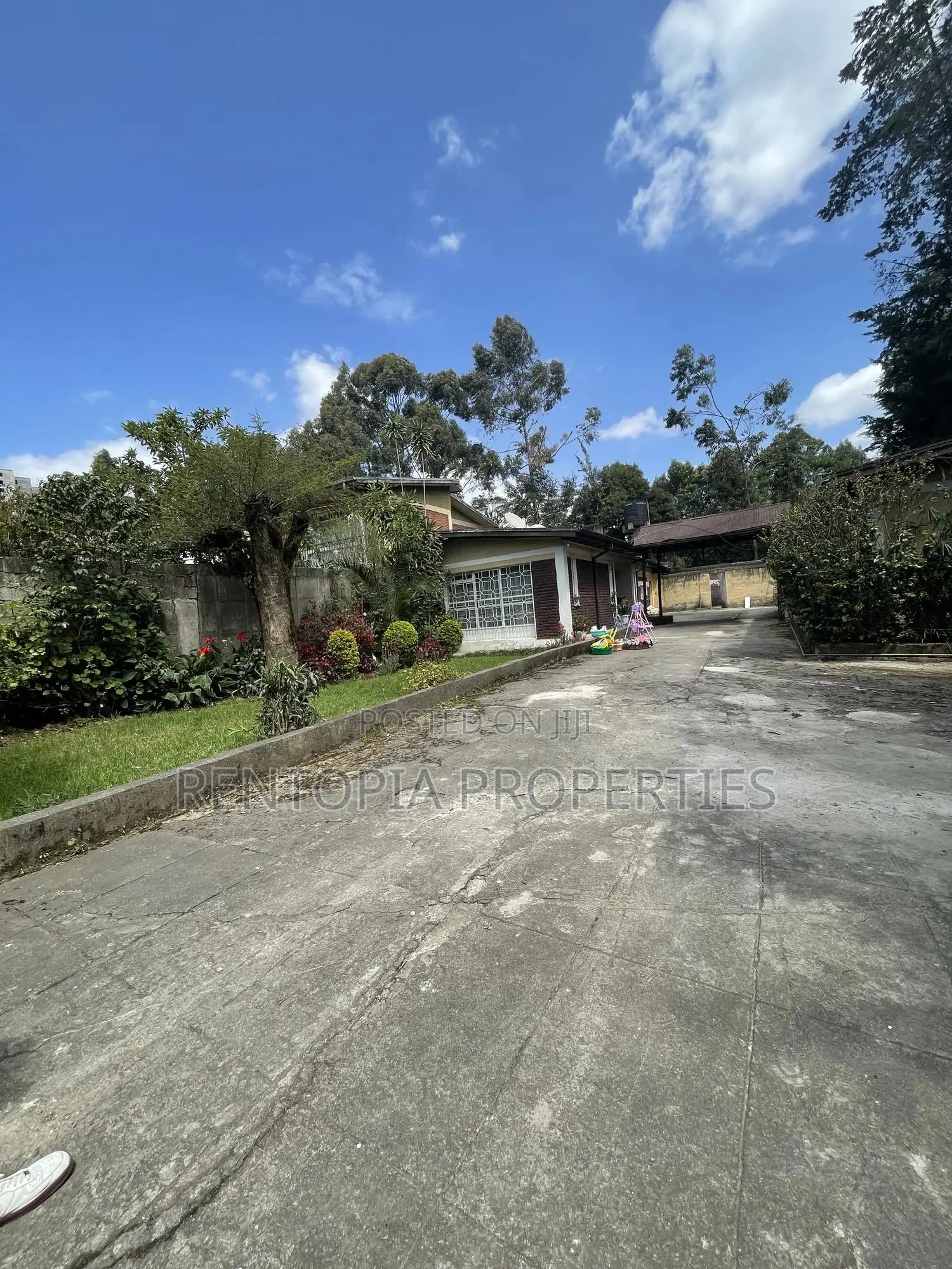 6bdrm Villa in Bole for sale