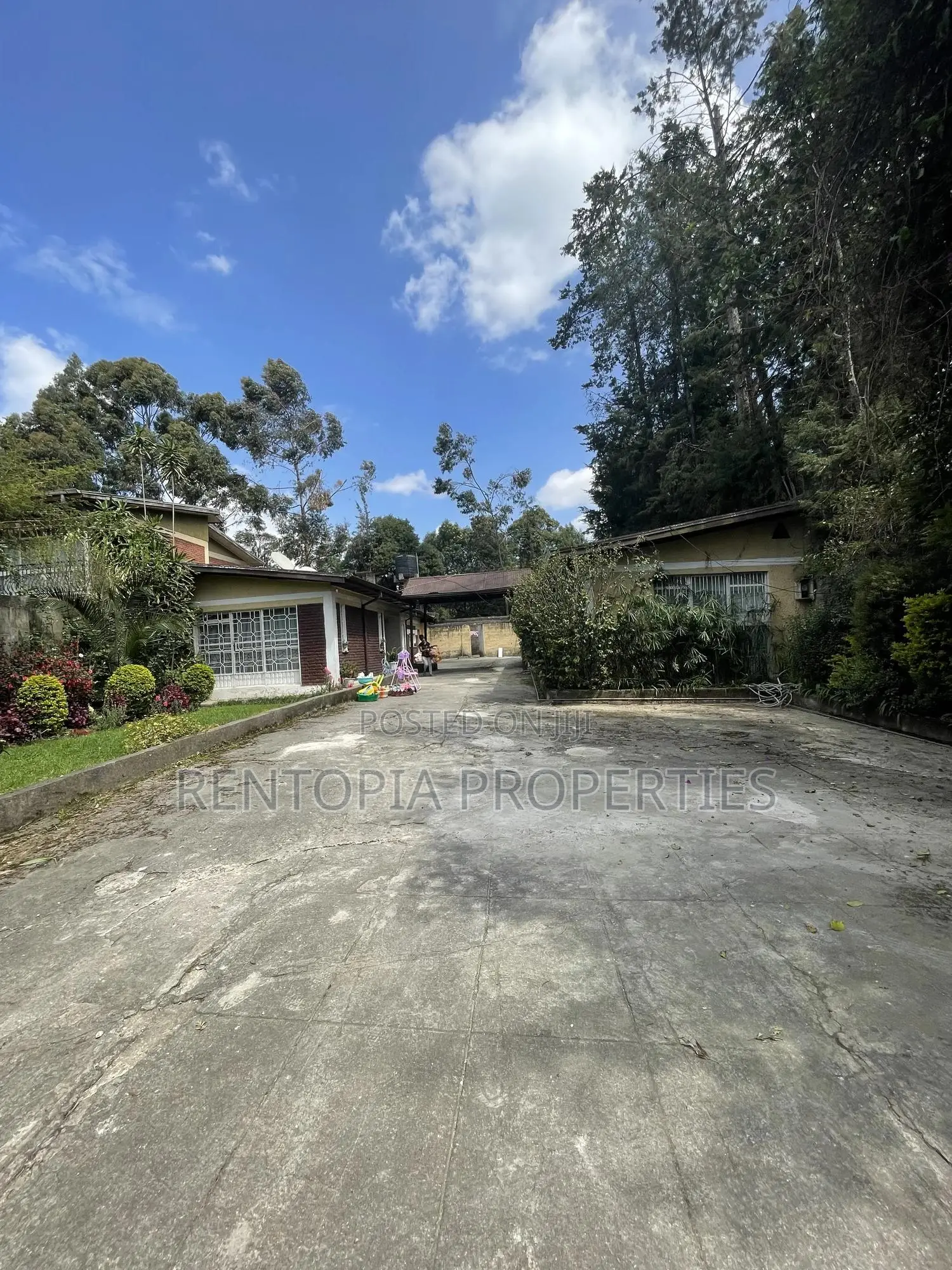 6bdrm Villa in Bole for sale