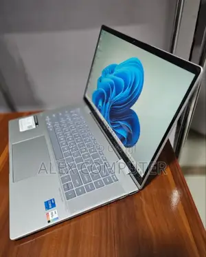 New Laptop HP Envy X360 8GB Intel Core I5 SSD 512GB