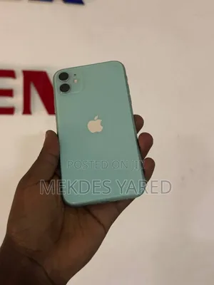 Photo - New Apple iPhone 11 64 GB Purple