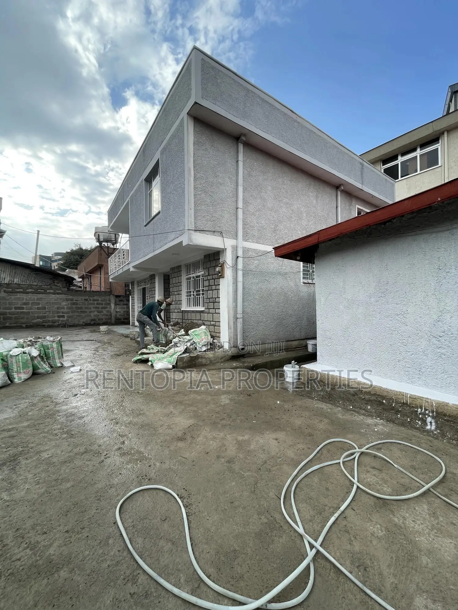 5bdrm Duplex in Bole for rent