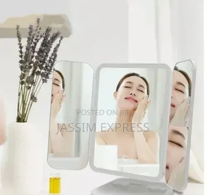 የራሱ Led Light ያለው የmake Up Mirror