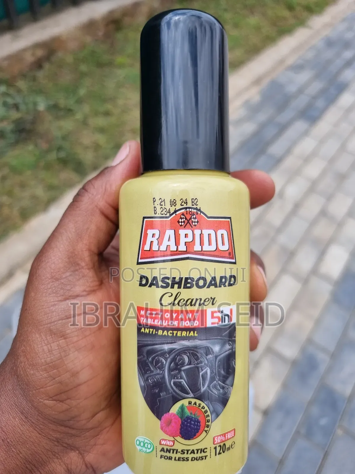 Rapido Dashboard Cleaner, a Car Interior Cleaning and Polishing Spray