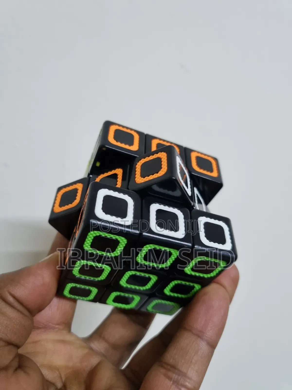 Cube 3x3, a Variation of the Classic Rubik's Cube