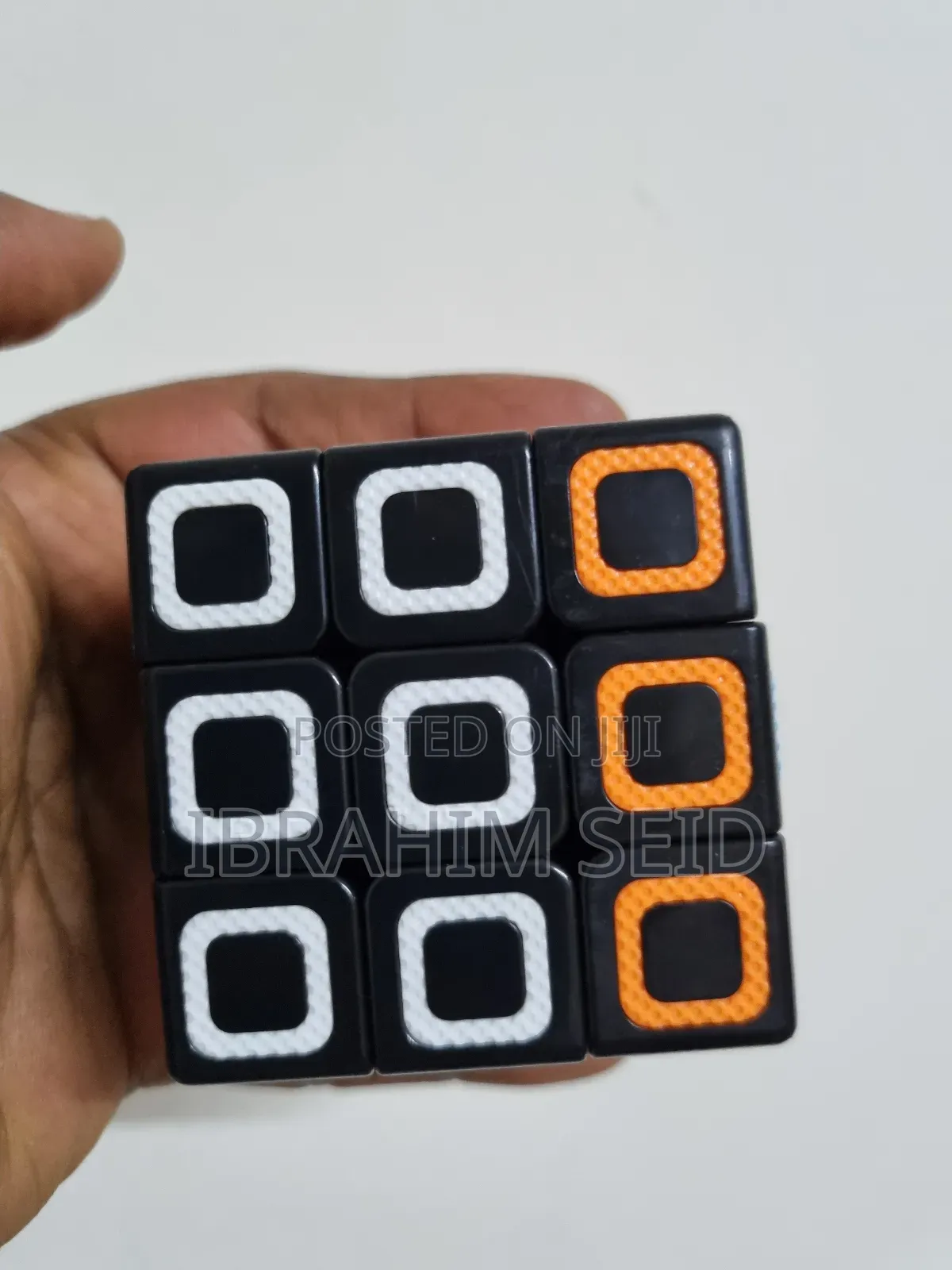 Cube 3x3, a Variation of the Classic Rubik's Cube