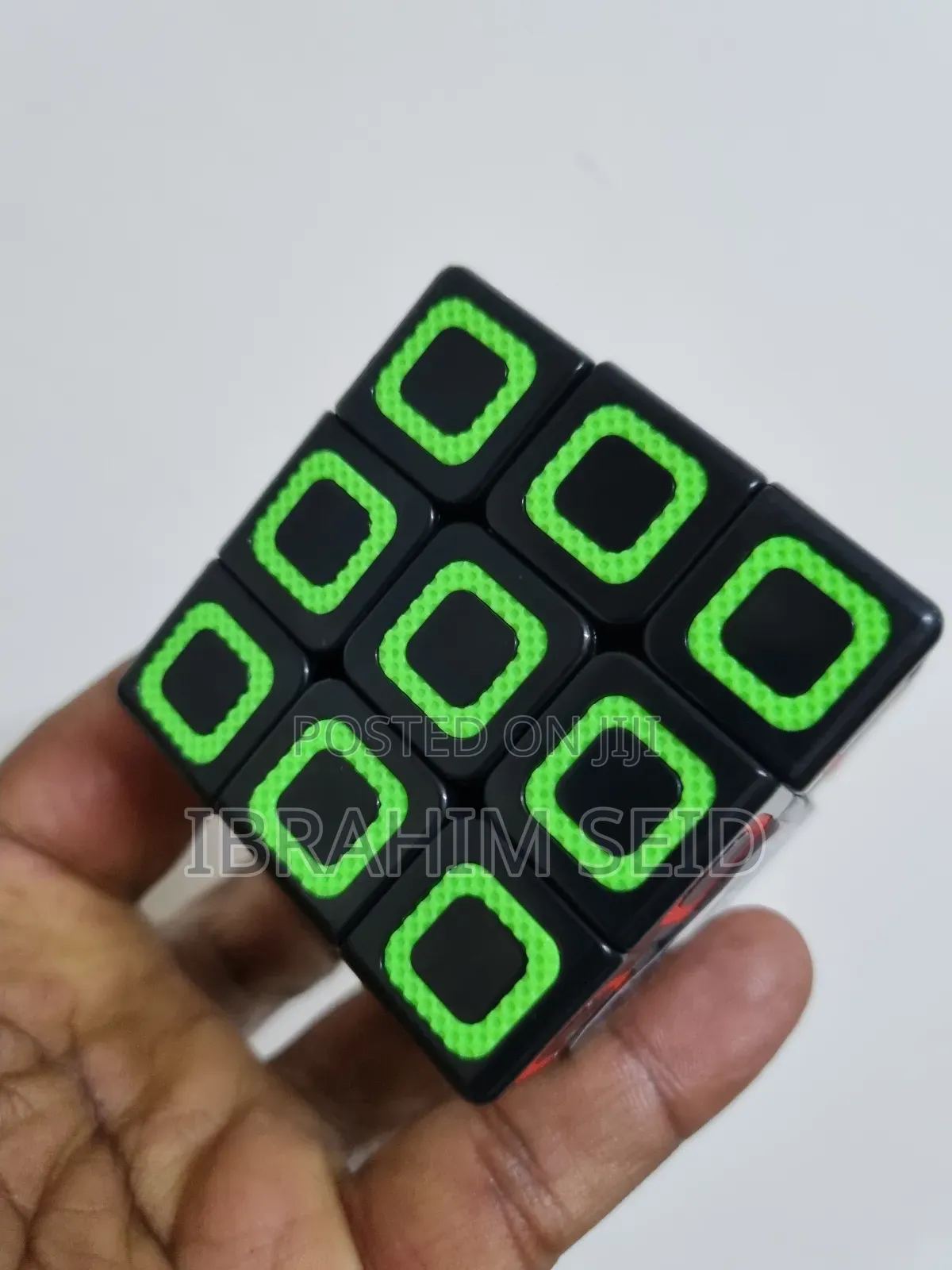 Cube 3x3, a Variation of the Classic Rubik's Cube