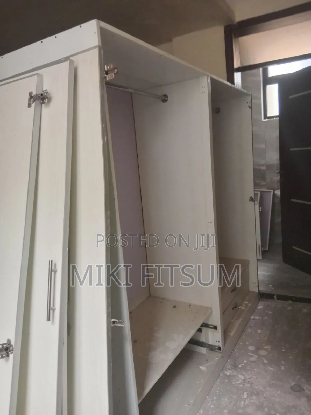 ቁም ሳጥን ከነ ተደራቢው