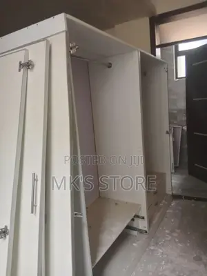 ቁም ሳጥን ከነ ተደራቢው