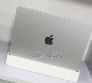 New Laptop Apple MacBook Air 2025 M4 13-Inch 16GB Apple M4 SSD 256GB