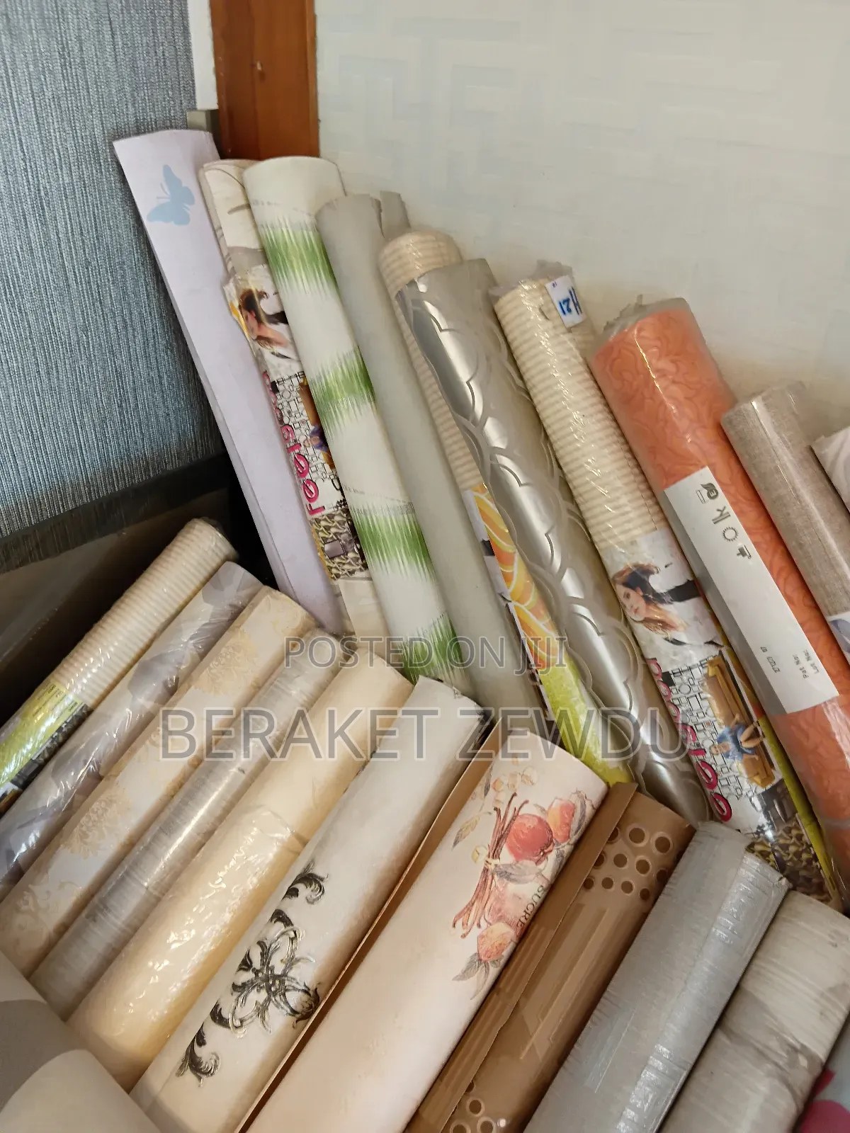 የግድግዳ ማስዋብያ እና የመስታወት ስቲከር