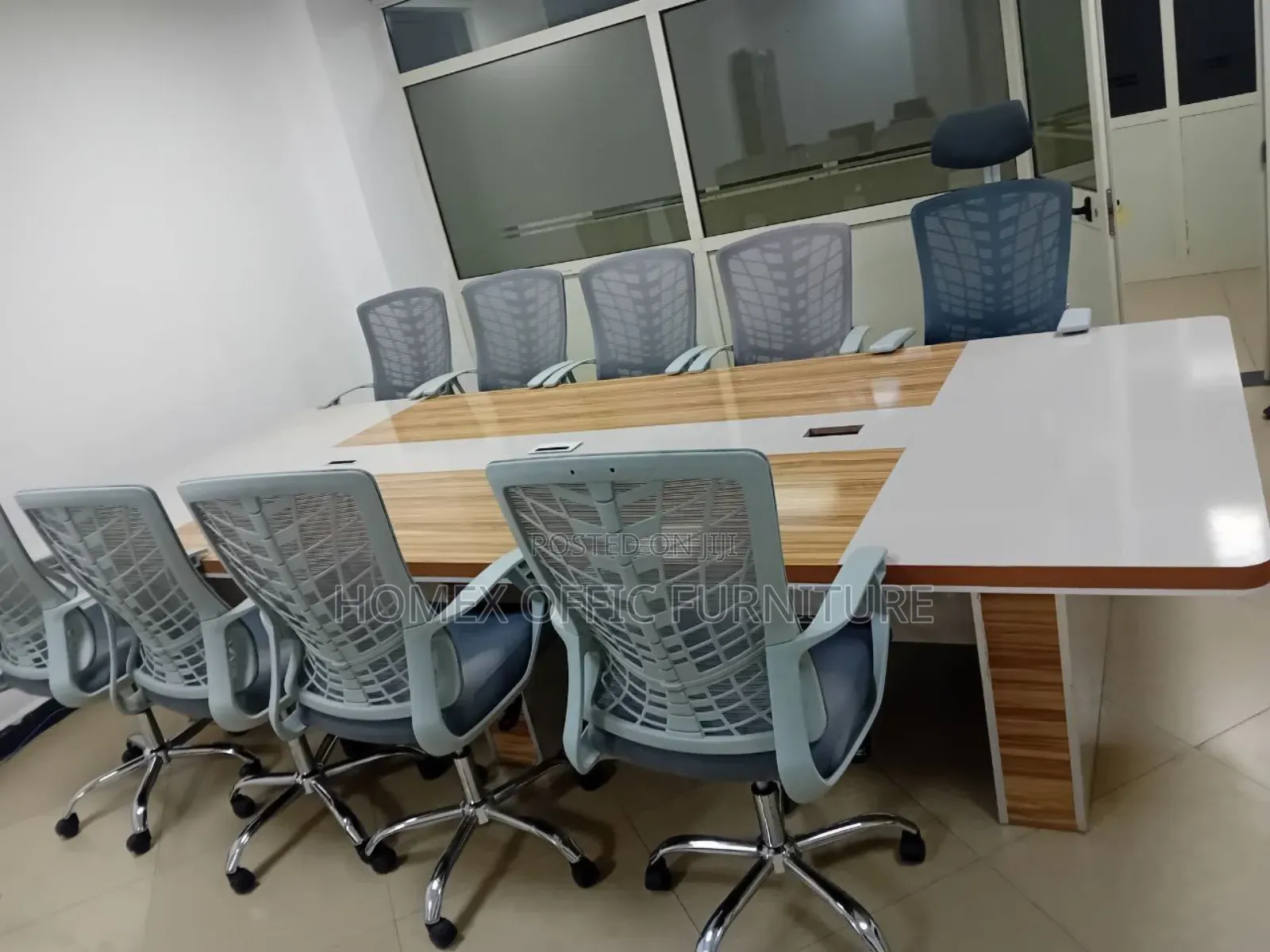 Modern Meeting Table – Elegant Durable
