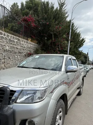 Photo - New Toyota Hilux 3.0 D-4d 4x4 2014 Gray