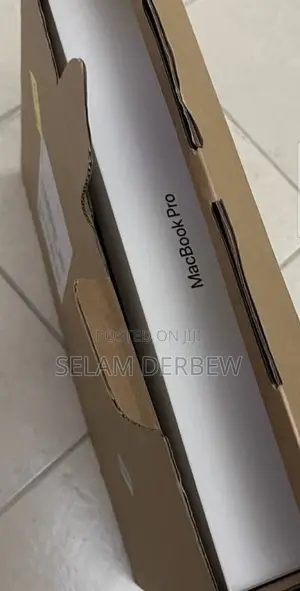 New Laptop Apple MacBook 24GB Apple M4 Pro SSD 512GB