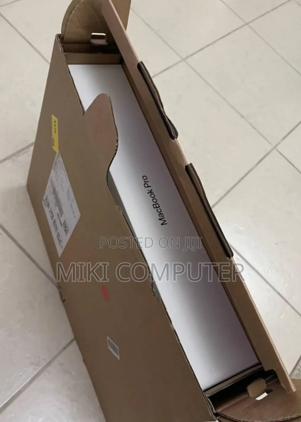 New Laptop Apple MacBook Pro 2024 M4 14-Inch 24GB Intel SSD 512GB