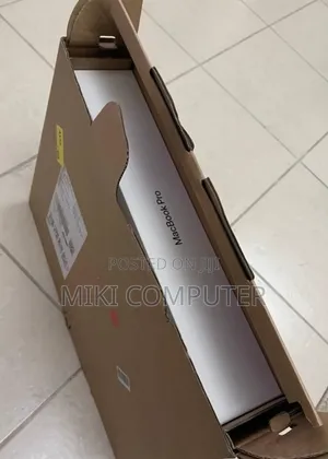 New Laptop Apple MacBook Pro 2024 M4 14-Inch 24GB Intel SSD 512GB