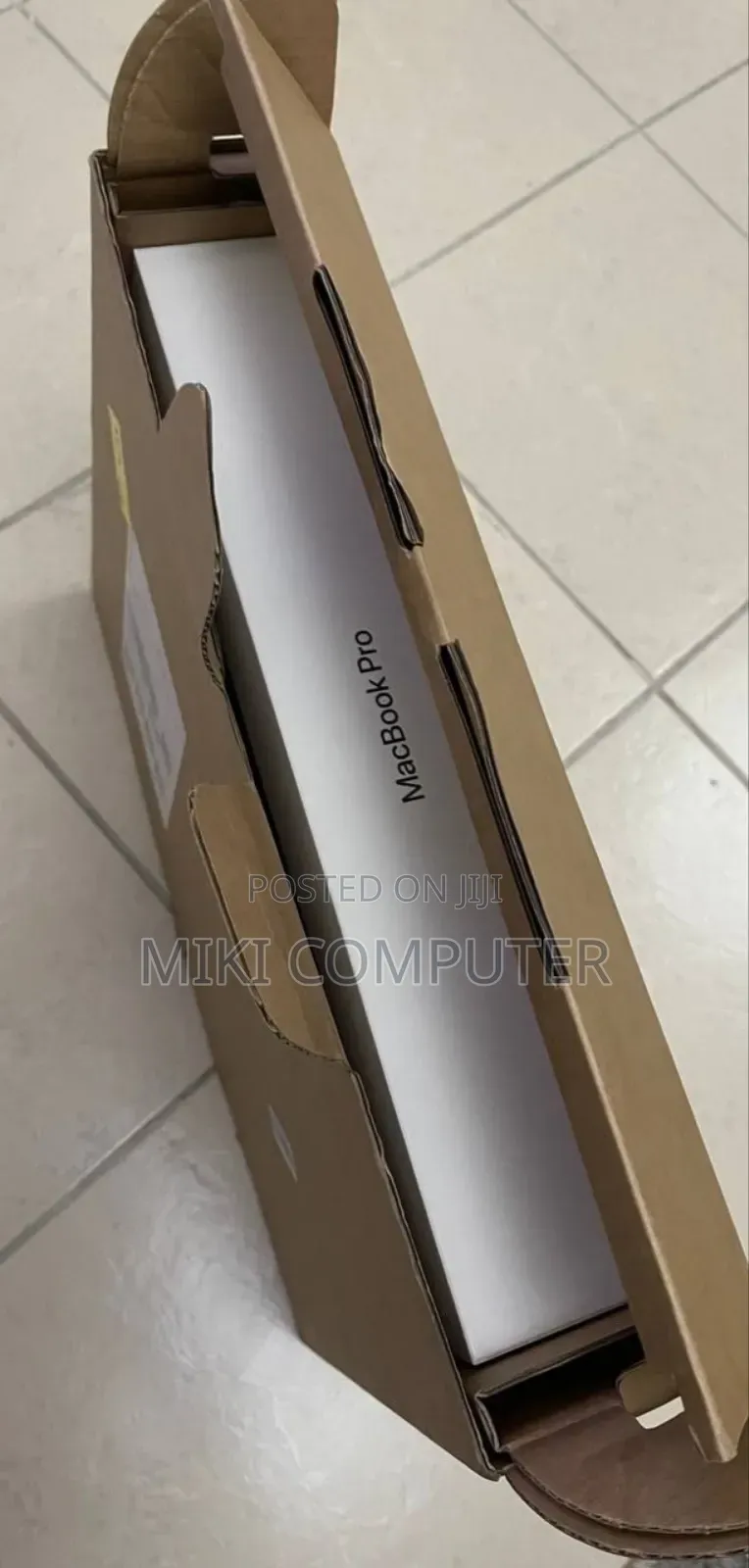 New Laptop Apple MacBook Pro 2024 M4 14-Inch 24GB Intel SSD 512GB