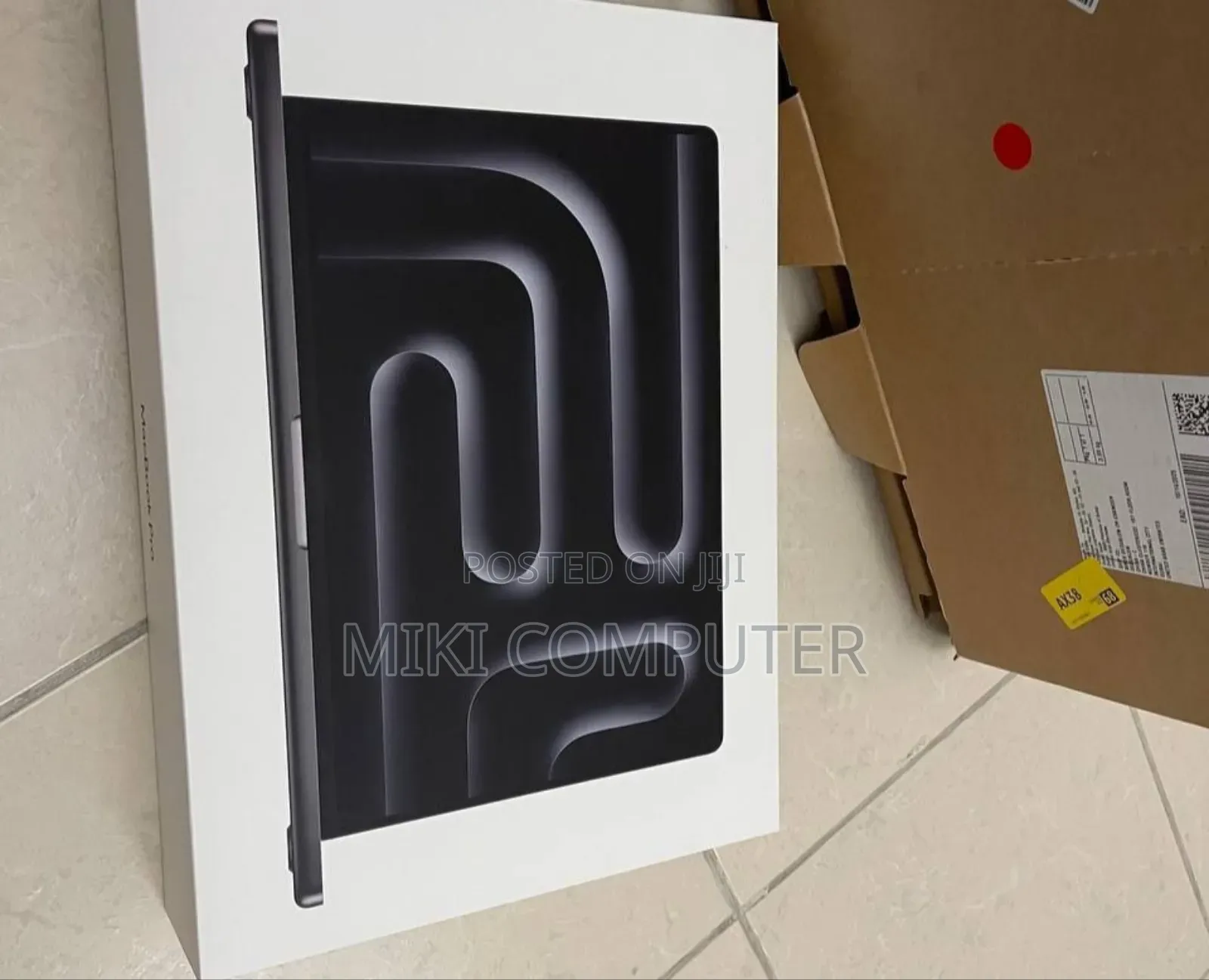 New Laptop Apple MacBook Pro 2024 M4 14-Inch 24GB Intel SSD 512GB