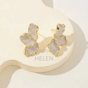Photo - Metal Flower Cream Stud Earring Gold Color Plating