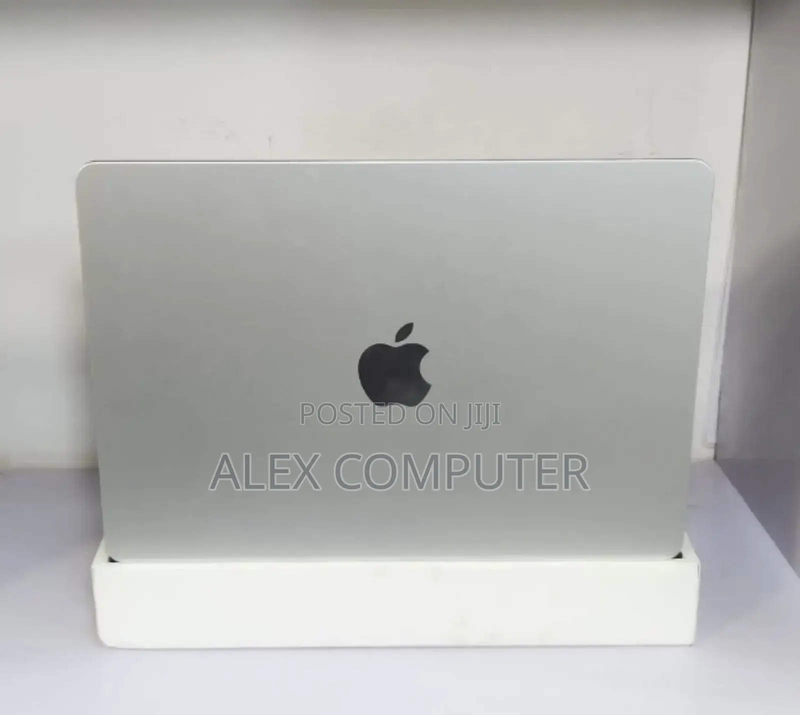 New Laptop Apple MacBook Air 2025 M4 13-Inch 16GB Apple M4 SSD 256GB