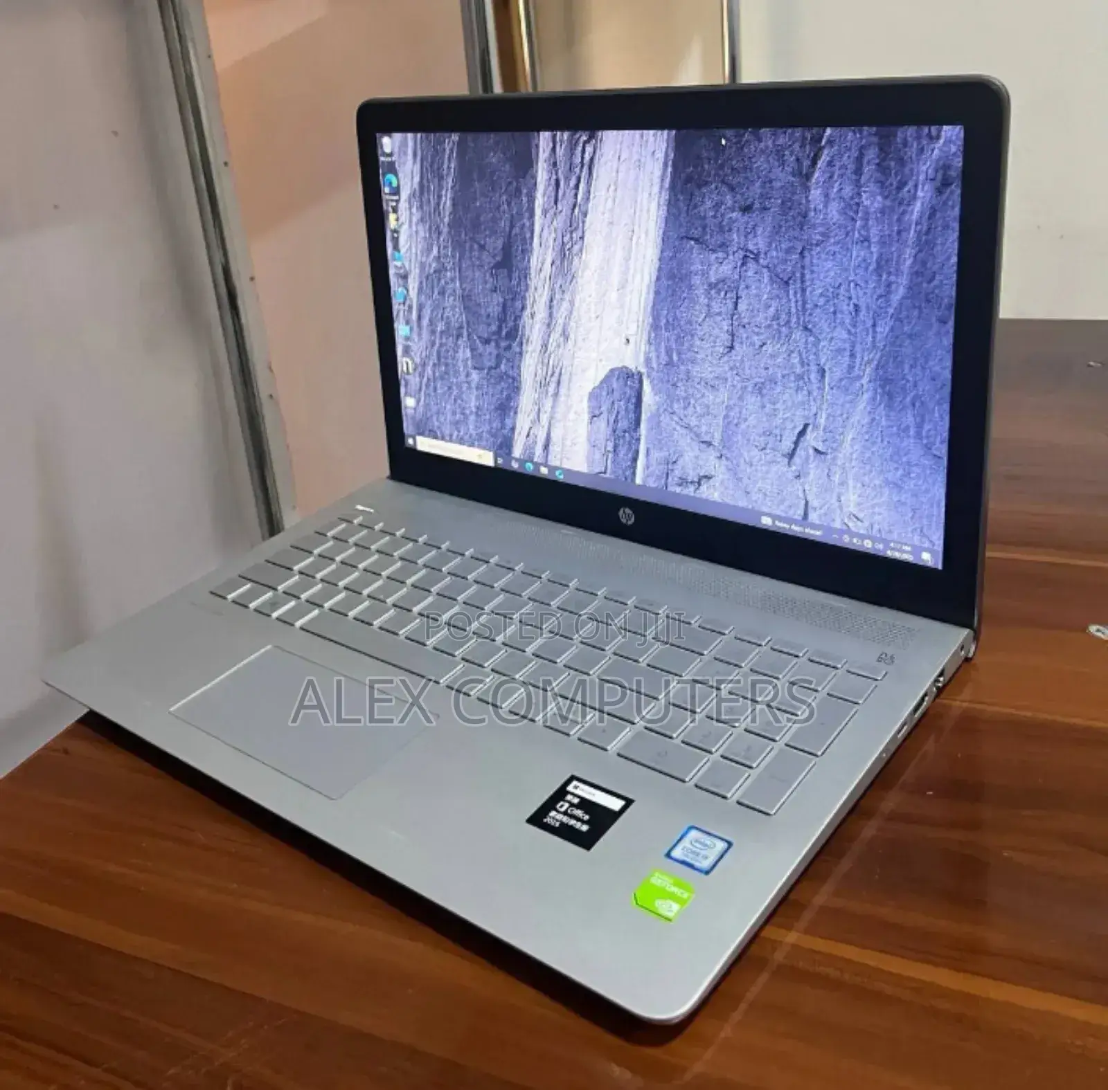 New Laptop HP Pavilion 15 8GB Intel Core I5 SSHD (Hybrid) 500GB
