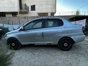 Photo - Toyota Platz 1.0 FWD 2002 Silver