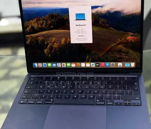 Photo - New Laptop Apple MacBook Air 2022 M2 8GB Apple M2 SSD 256GB