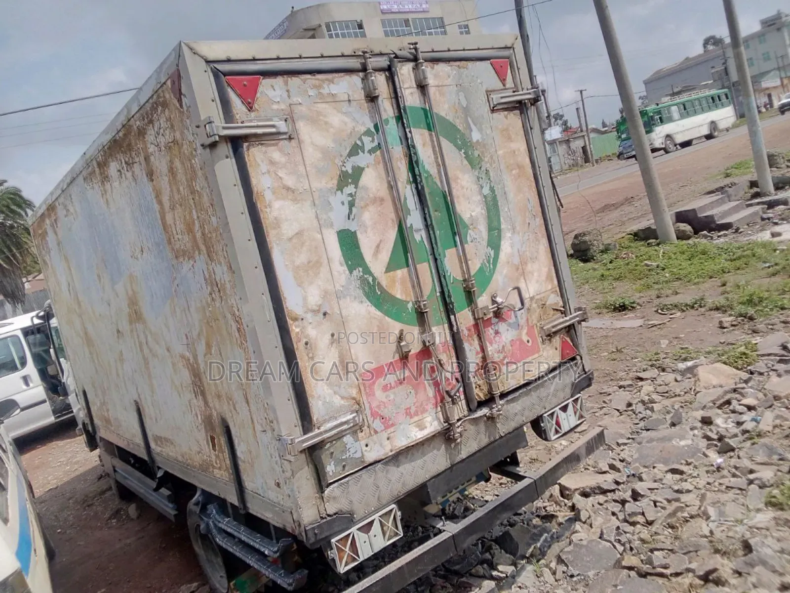 Isuzu Obama 2010/11 Bank Option