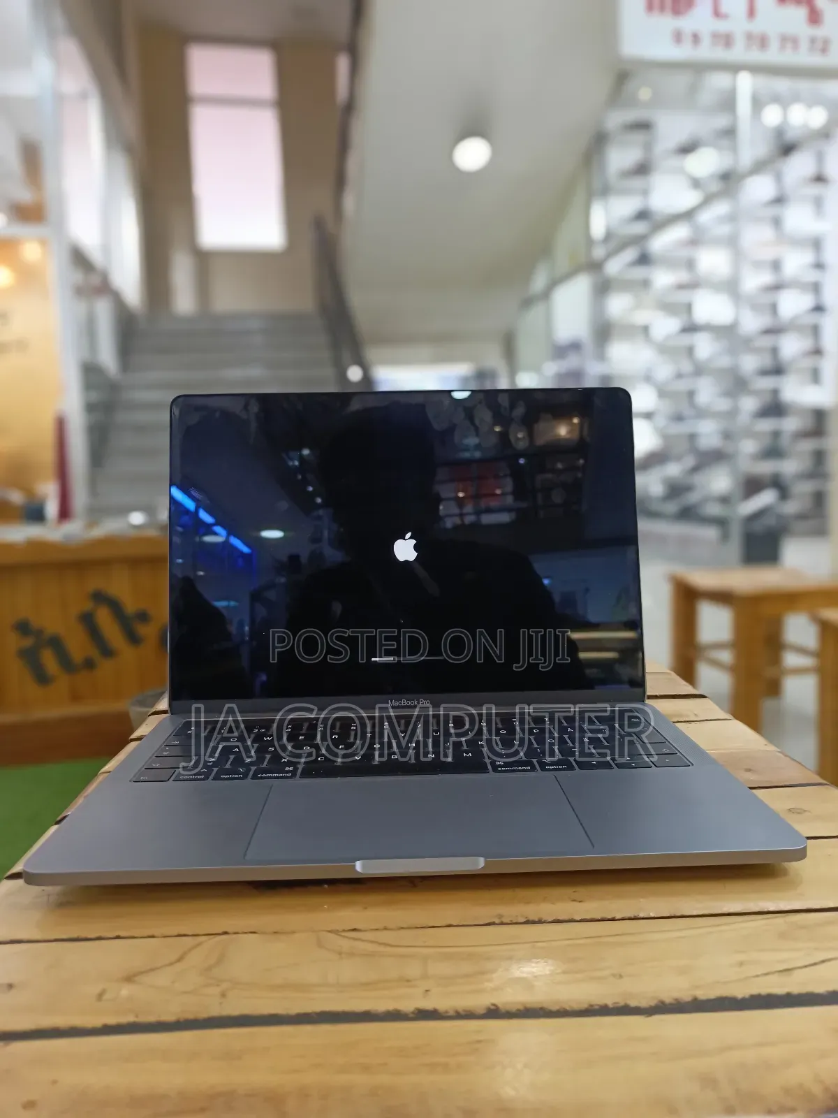 New Laptop Apple MacBook Pro 2019 16GB Intel Core I5 SSD 256GB