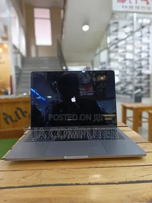 Photo - New Laptop Apple MacBook Pro 2019 16GB Intel Core I5 SSD 256GB