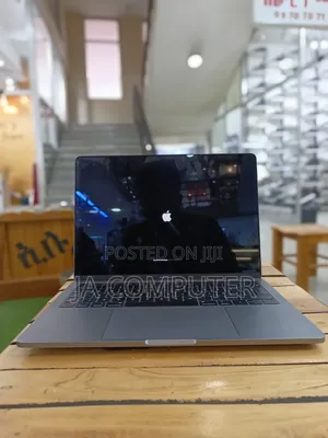 New Laptop Apple MacBook Pro 2019 16GB Intel Core I5 SSD 256GB