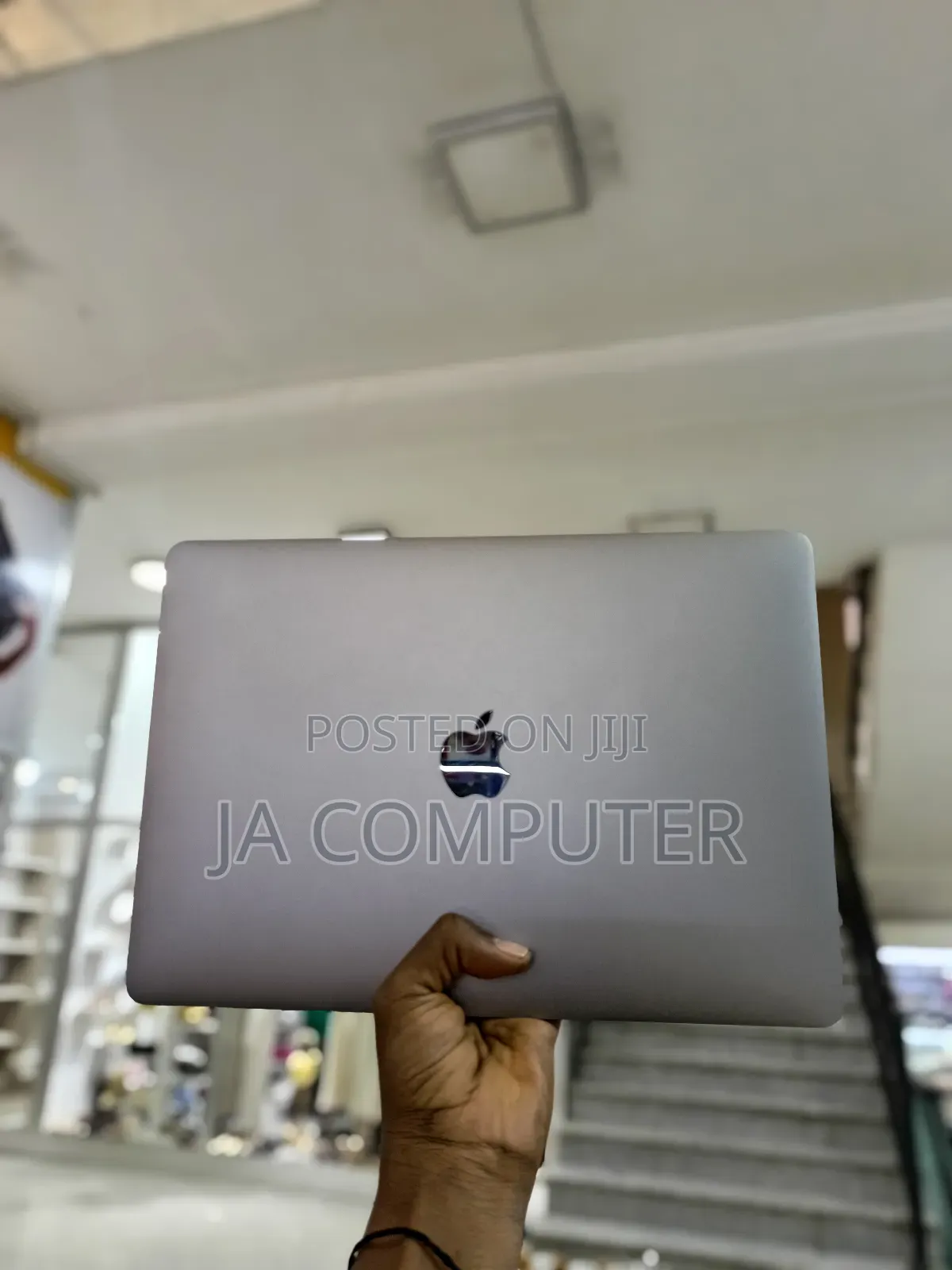 New Laptop Apple MacBook Pro 2019 16GB Intel Core I5 SSD 256GB